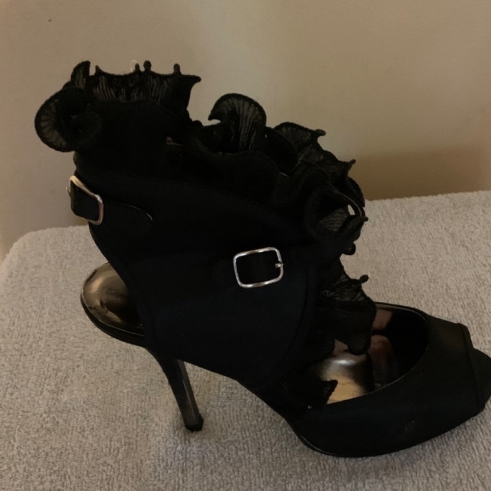 Wild Rose black satin and ruffle shoe size 6.5m - Picture 6 of 6